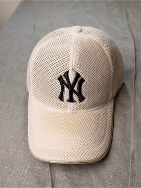 NY Yankees MLB Adjustable Mesh Hat White Black Baseball Cap